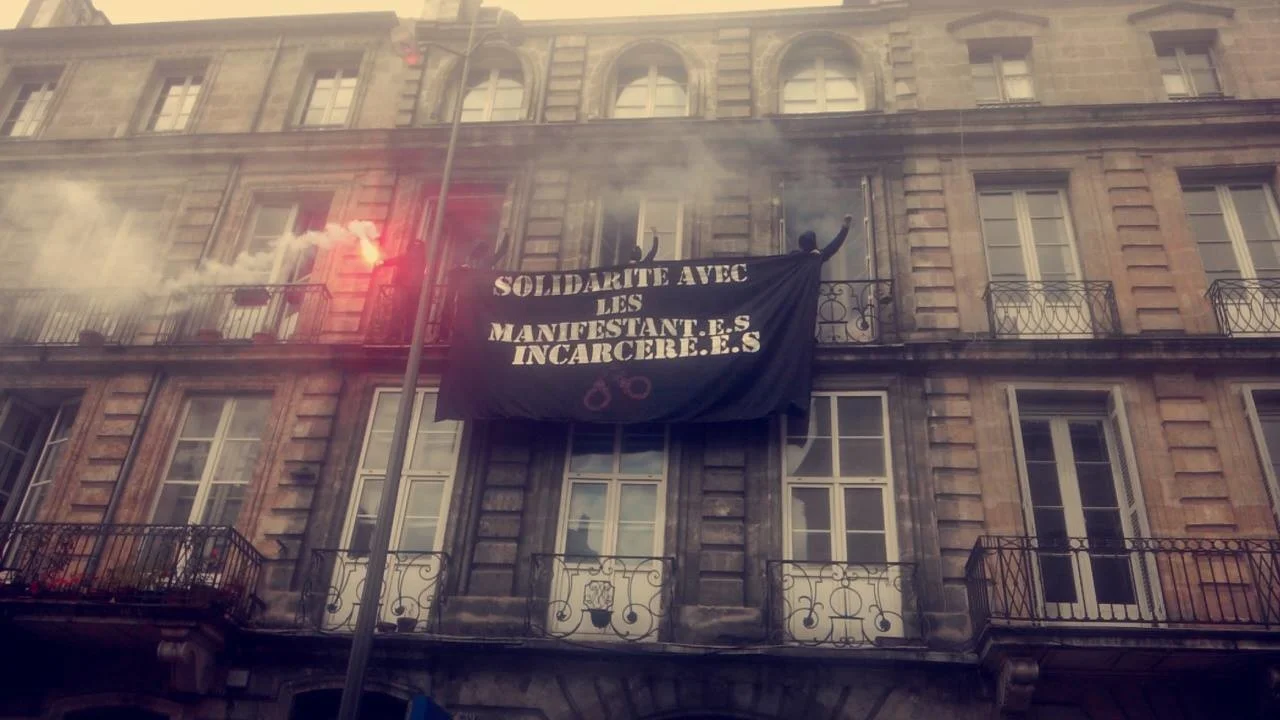 2199 MANIFESTANTS, GRÉVISTES ET SYNDICALISTES CONDAMNÉS OU LICENCIÉS EN 2016 !