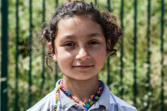 A bras ouverts, yeux fermés, par Marine Danaux