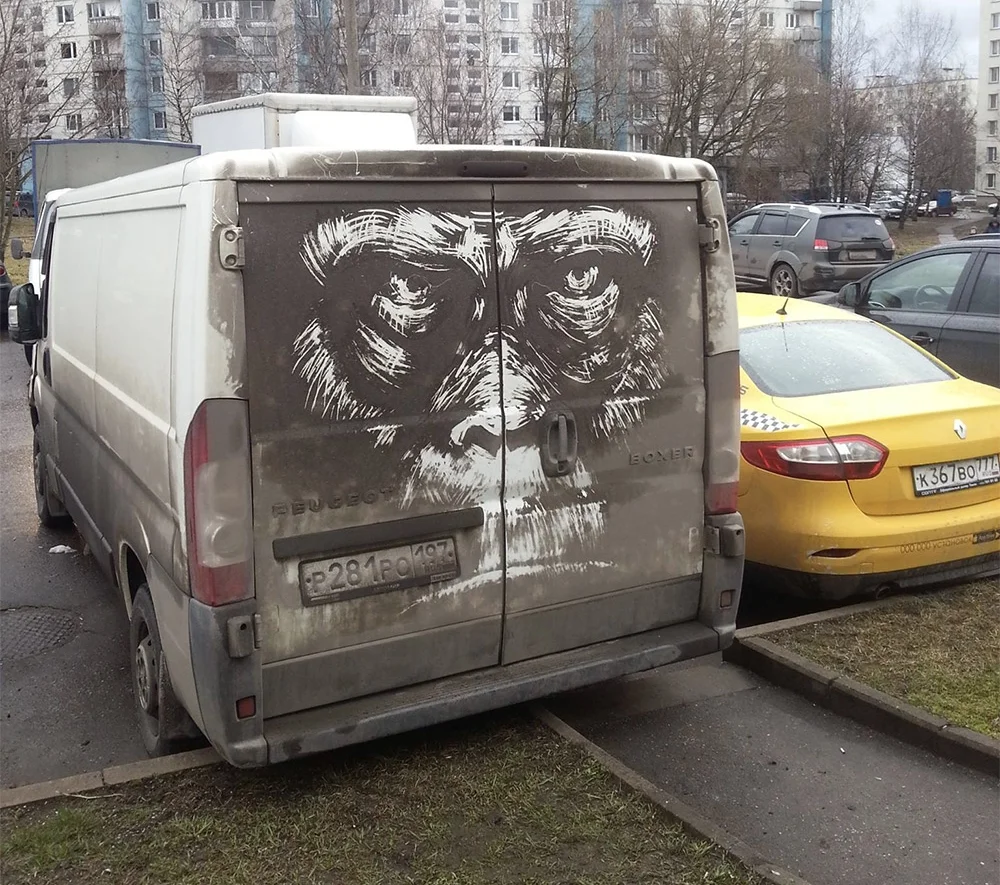 L'art pauvre et au chiffon de Nikita Golubev