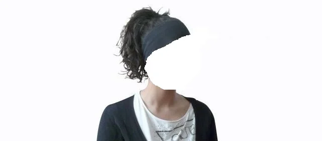 La Cour administrative d’appel invente un nouveau signe religieux ostentatoire : le bandeau de tête porté avec une jupe longue !