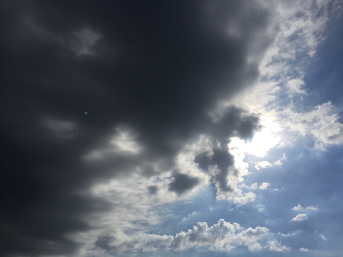 Ciels de traîne, formes du monde, par Arnaud Maïsetti