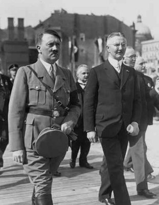 Hitler avec Hjalmar Schacht