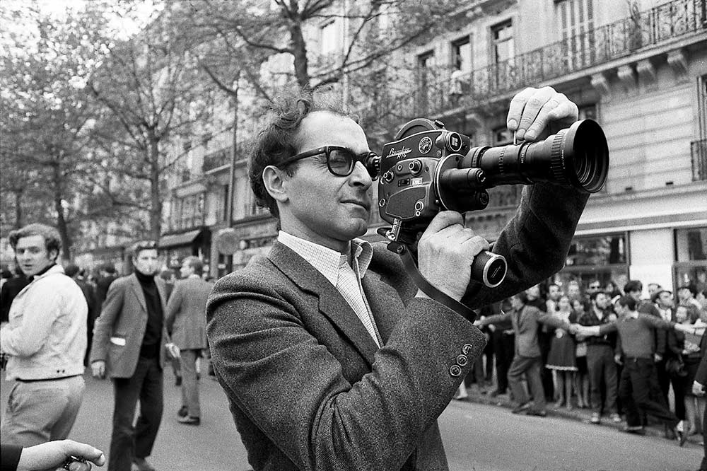 Photo Serge Hambourg. Jean-Luc Godard filmant une manifestation.