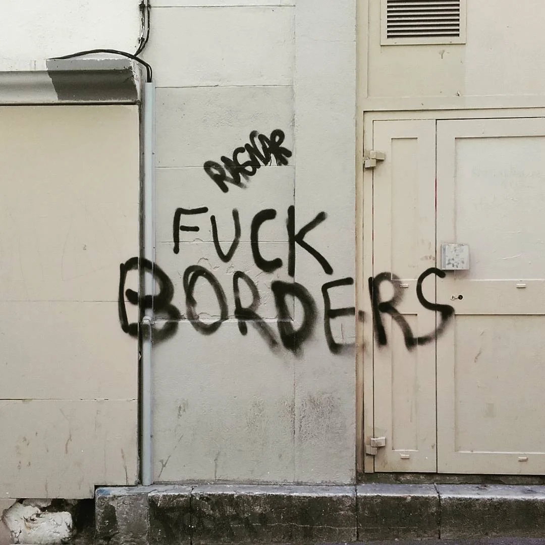 Notes:• Texte extrait de mon chantier arctique démarré au Groenland août 2015• Photographies prises depuis le train au retour de Ventimiglia, août 2013— on n’aura pas peur de mélanger tous les temps, tous les lieux, tous ces mots pour qu’ils rejoign…