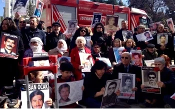 Rassemblement des Mères du samedi, Istanbul, place Galatasaray, mars 2017 © Tieri Briet