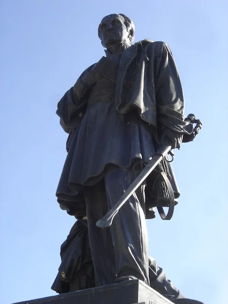 La Statue de Bugeaud En 1852, La statue fut inaugurée à Alger. Elle se trouvait Place d’Isly au cœur de la ville. Elle traduisait le rôle essentiel du Maréchal dans la conquête et l’organisation de ce pays. En Algérie, Bugeaud participa à 5 expéditi…