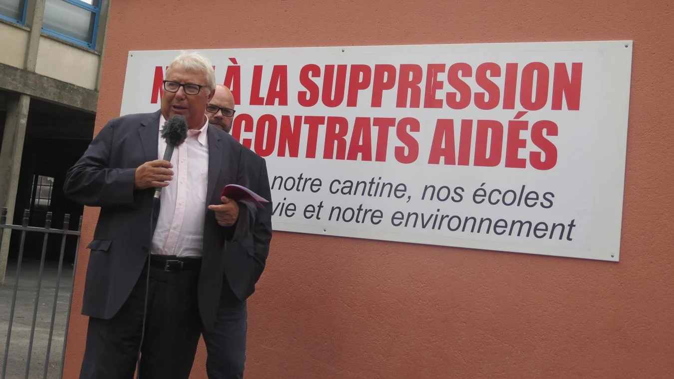 Contrats aidés : attention, méga plan social en cours