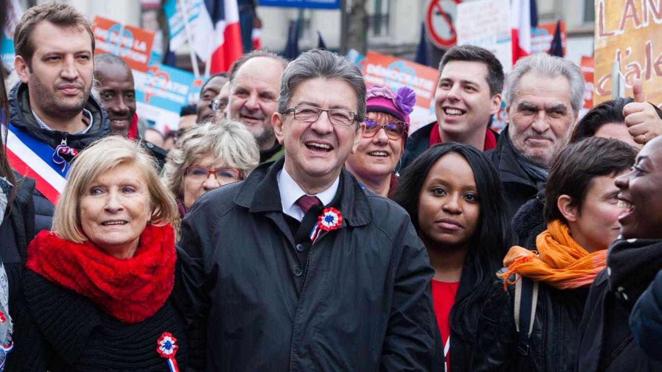 La philosophe Chantal Mouffe,&nbsp;compagne d'Ernesto Laclau dans la vie et la pensée, et Jean-Luc Mélenchon à la manifestation des insoumis.