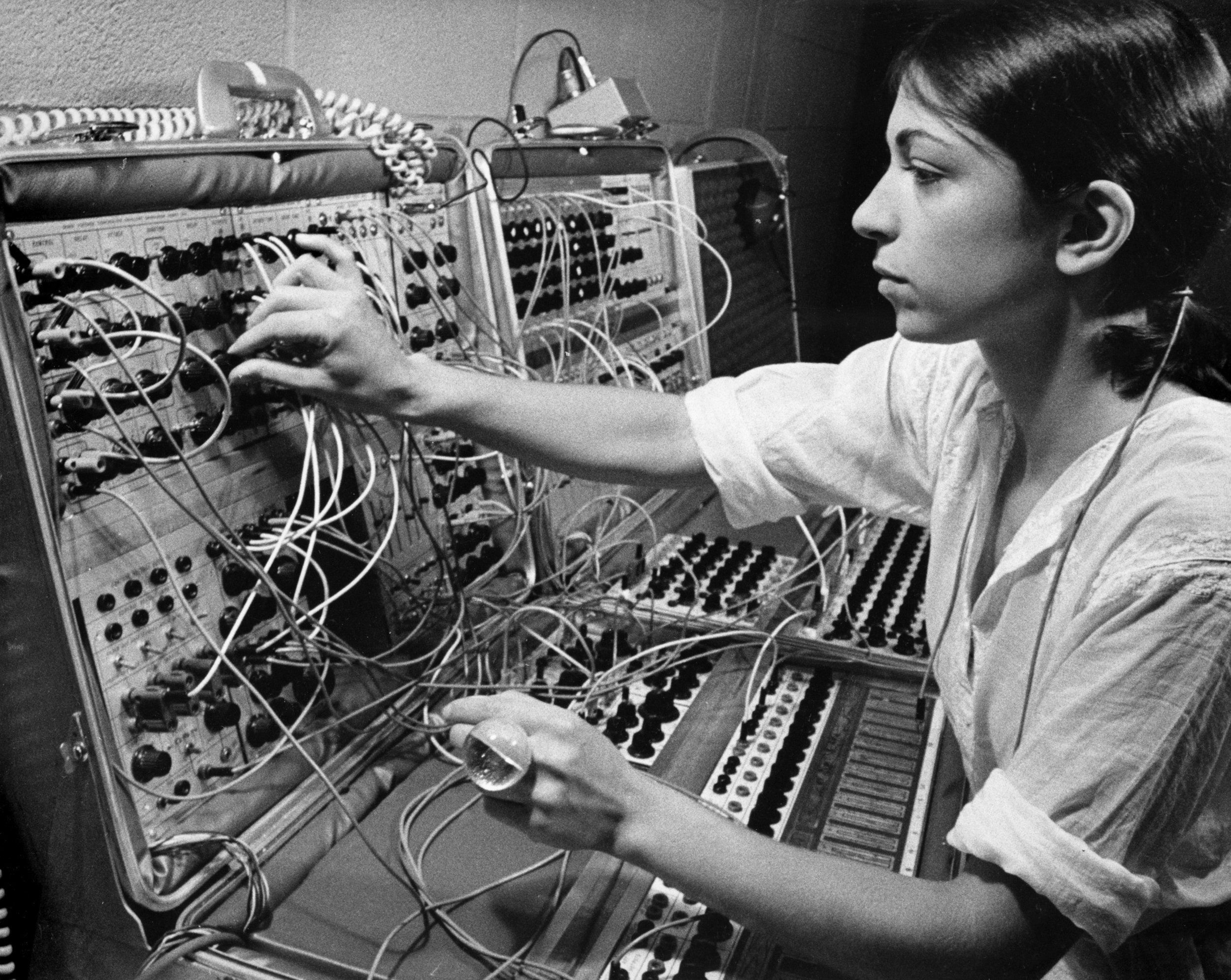 Le premier manifeste de musique synthétique de Suzanne Ciani datait de 1975, on le redécouvre…