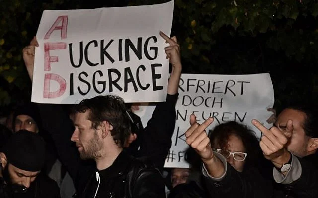 Angela Merkel rattrapée sur son extrême droite