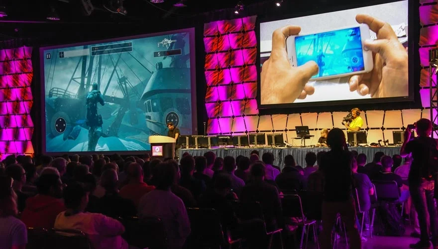 SIGGRAPH : RE-ENACMENT ET BRAINTERNET  POUR UNE DYSTOPIE DU RÉEL