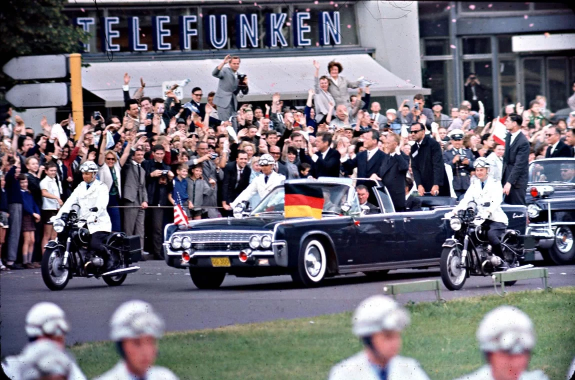 Nazis dans le rétro : épisode 1, Les boules de Berlin. Par Elise Thiébaut