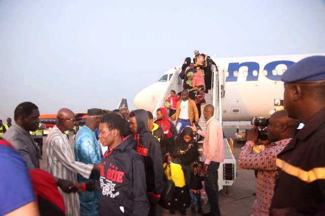 L’arrivée des migrants maliens à l’aéroport de Bamako, le 29 décembre 2016. (Sébastien Rieussec)