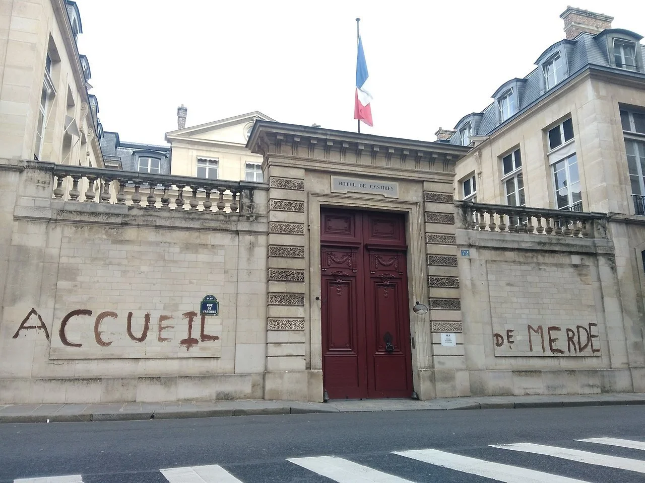  En 1968, Yves Pagès entame son recensement des graffiti. Résultat dans "Tiens, ils ont repeint !" 