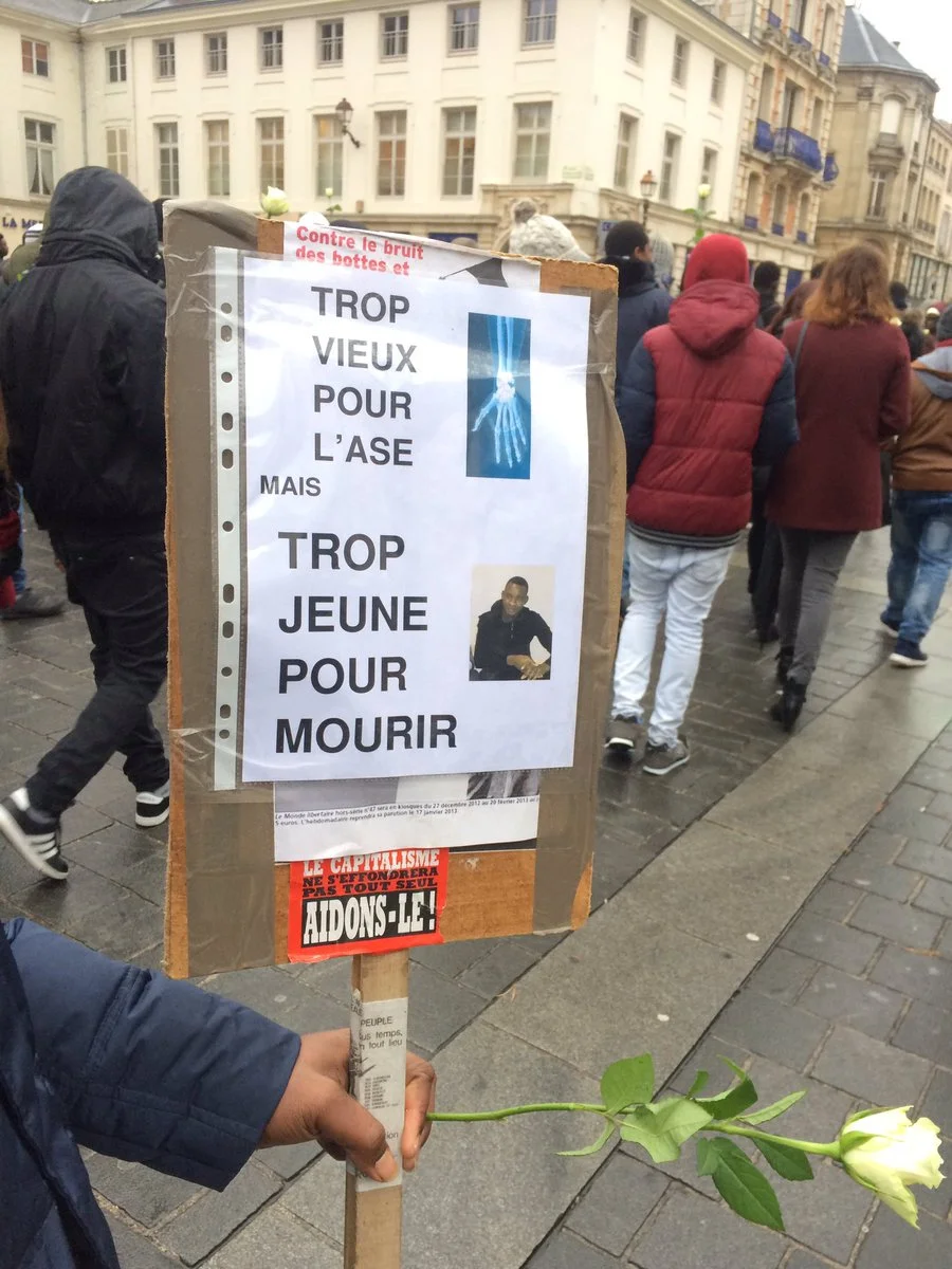 Un an après le suicide de Denko Sissoko, où en est la situation des mineurs étrangers isolés, par RESF