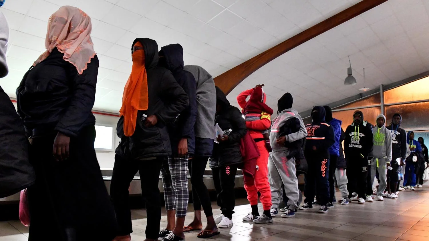 Des migrants ivoiriens rapatriés de Libye à l'aéroport d'Abidjan