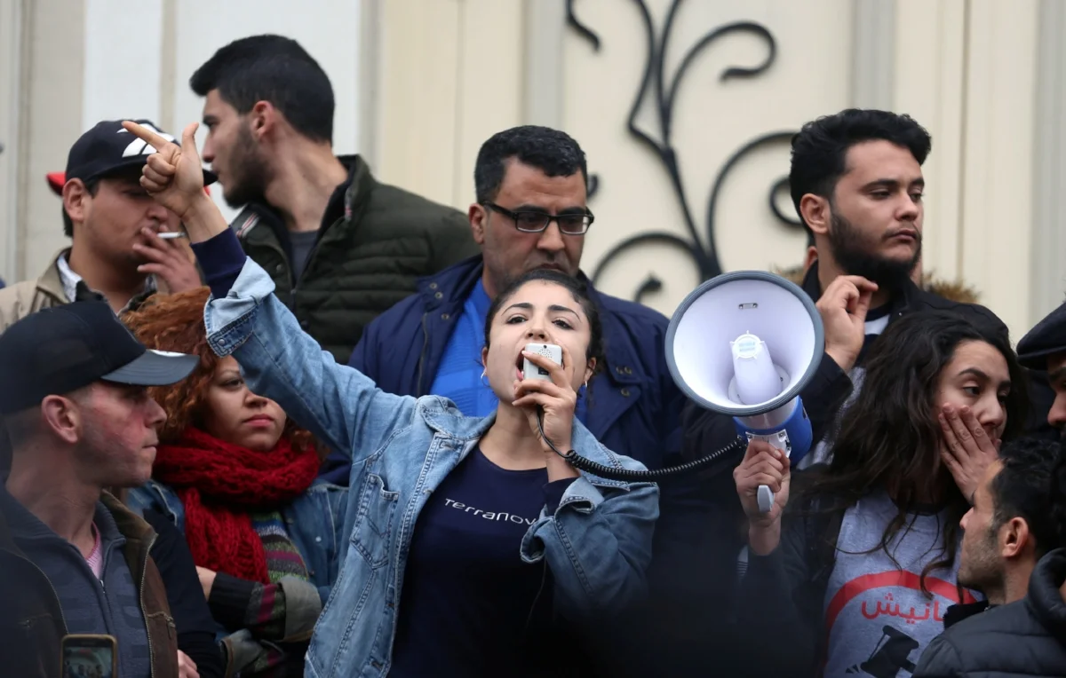 Un parfum de lacrymogènes, d’amour et de révolution : la Tunisie, 7 ans après