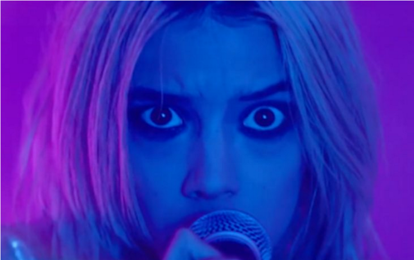 Entre rock incendiaire et regard adolescent : The Starcrawler débarque