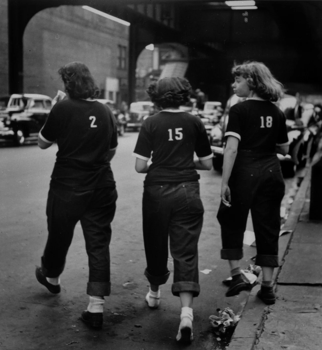 New York, N. Jay Jaffee, 1950. N. Jay Jaffee était un des 178 membres de la formidable New York Photo League, un groupement de photographes amateurs et professionnels (quelque chose de rarissime) qui s'était donné pour mission de documenter la vie d…