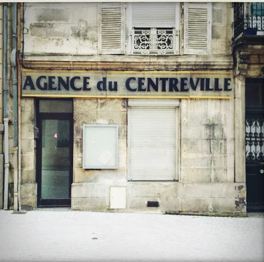 Agence du centre ville, par Emmanuel Delabranche