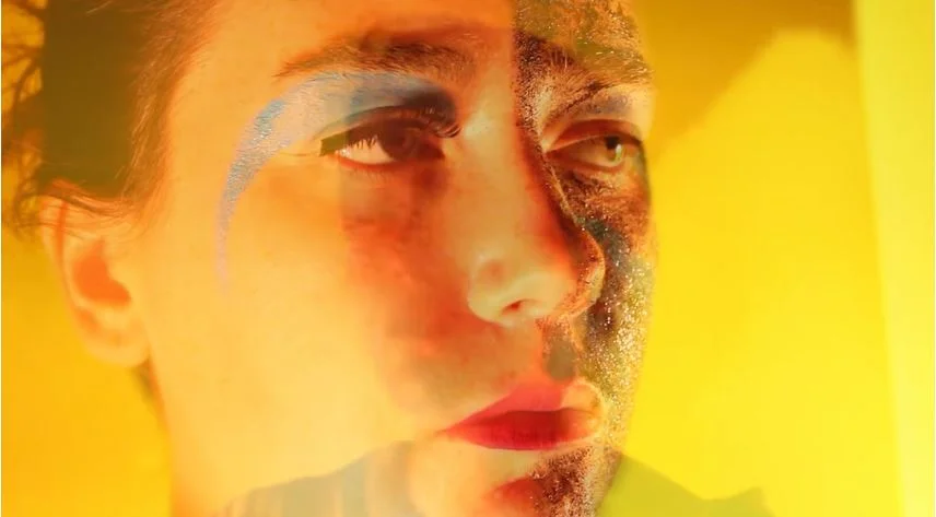 Surveillance vidéo # 69 - Caroline Says : I Think I'm Alone Now