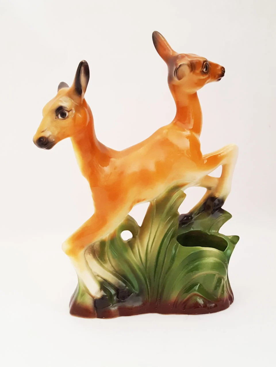 Les-figurines-d-animaux-surrealistes-de-Debra-Broz-5-biche.jpg