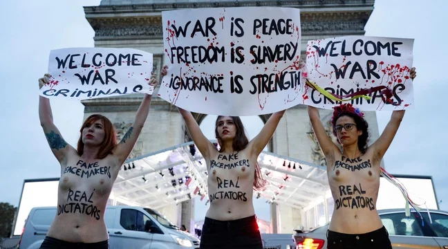Les Femen du 11 novembre.