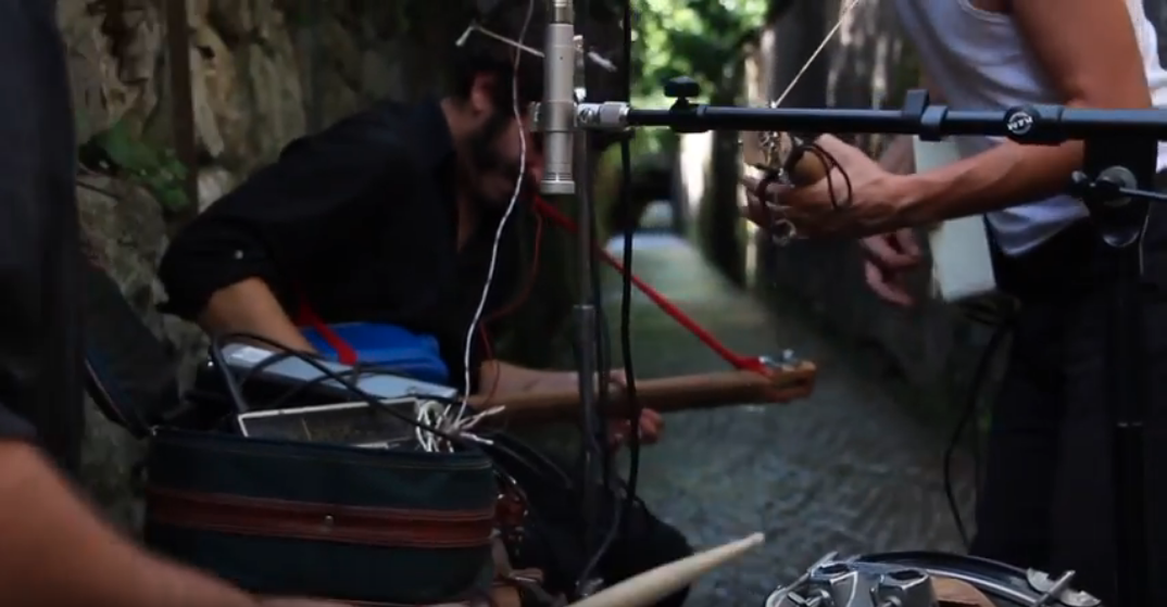 Bégayer en musique, ou s'autoriser de nouveaux écarts, même inconnus…