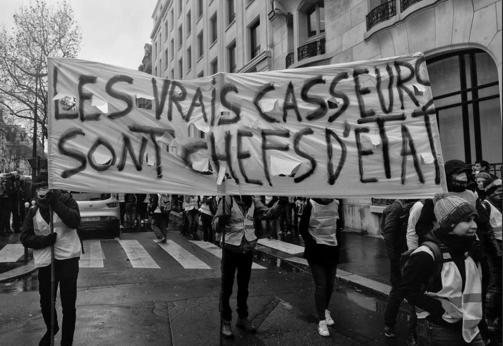 Cours, gilet jaune, le vieux monde est derrière toi !