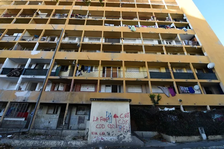 Marseille : à quoi ressemble la vie des 1400 évacués d'urgence et toujours pas relogés ? Témoignage 2