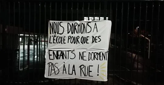 Vaulx-en-Velin ne laissera pas des enfants dormir dehors ! Occupation de trois écoles