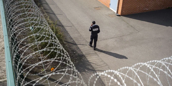 Ici, c'est le Guantanamo à la française, témoignages recueillis par le Collectif contre les centres de rétention administrative