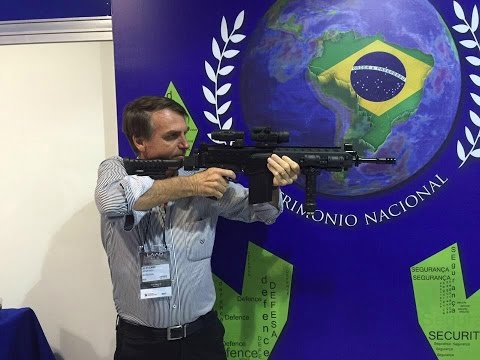 Un mois de présidence Bolsonaro et dix premiers jours comme une rafale d'arme automatique : premier bilan