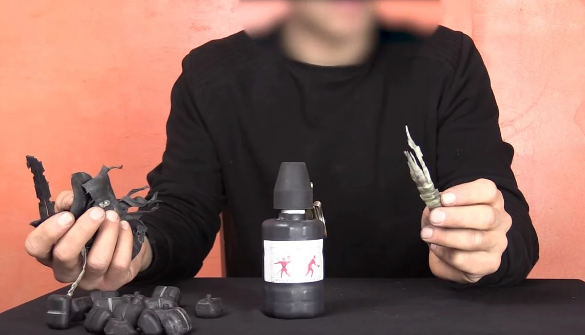 Quand Le Point et LCI accusent un membre du collectif "Désarmons-les" de transporter “de nombreuses armes dans son bagage”