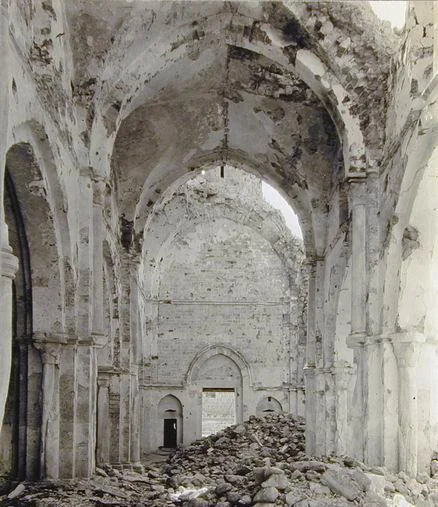 La mosquée Al Omari, bombardée par les Britanniques en avril 1917...