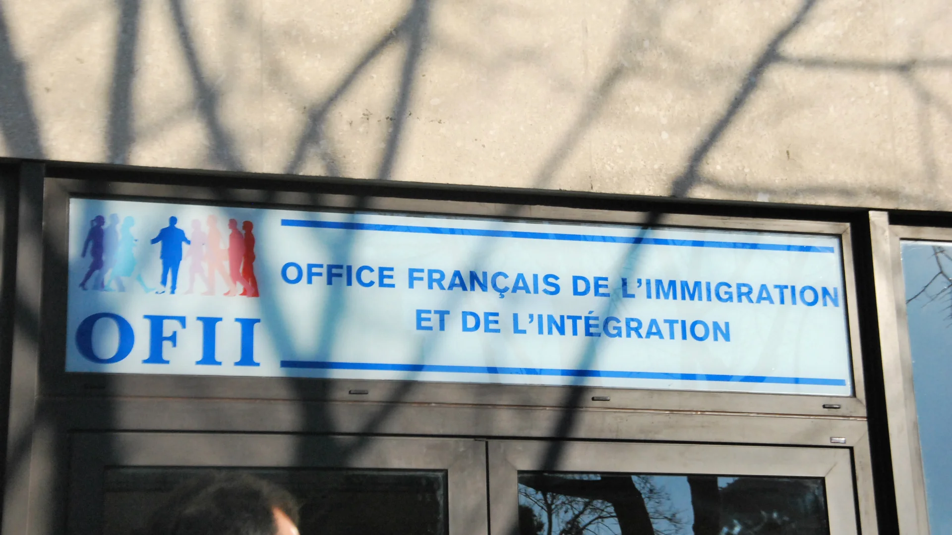 Allô, l'Office Français de l'Immigration et de l'Intégration ? c'est pour un rendez-vous...