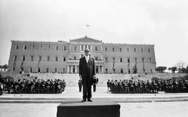 Le dictateur grec Georges Papadopoulos assiste au défilé de la fête nationale à Athènes le 24 avril 1972. AFP PHOTO