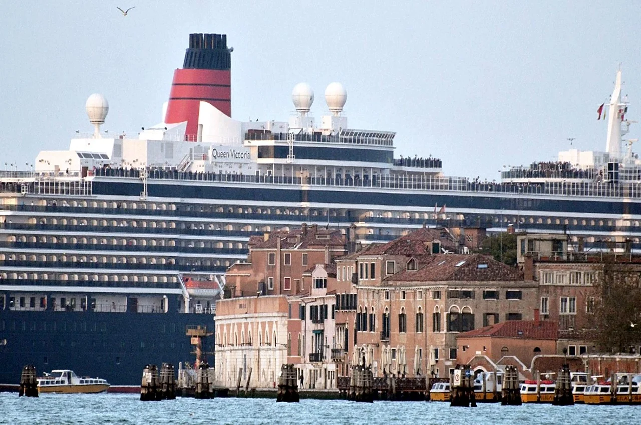 Mort à Venise ? Il n’y a pas une erreur d’échelle ? Comment peut-on laisser faire cela ?
