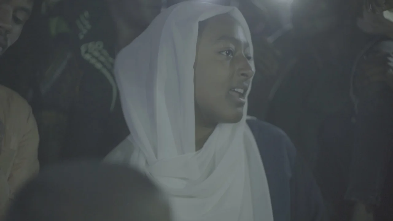 Hind Meddeb - Chants révolutionnaires entamés en choeur sur le sit-in démocratique à Khartoum – à Khartoum 