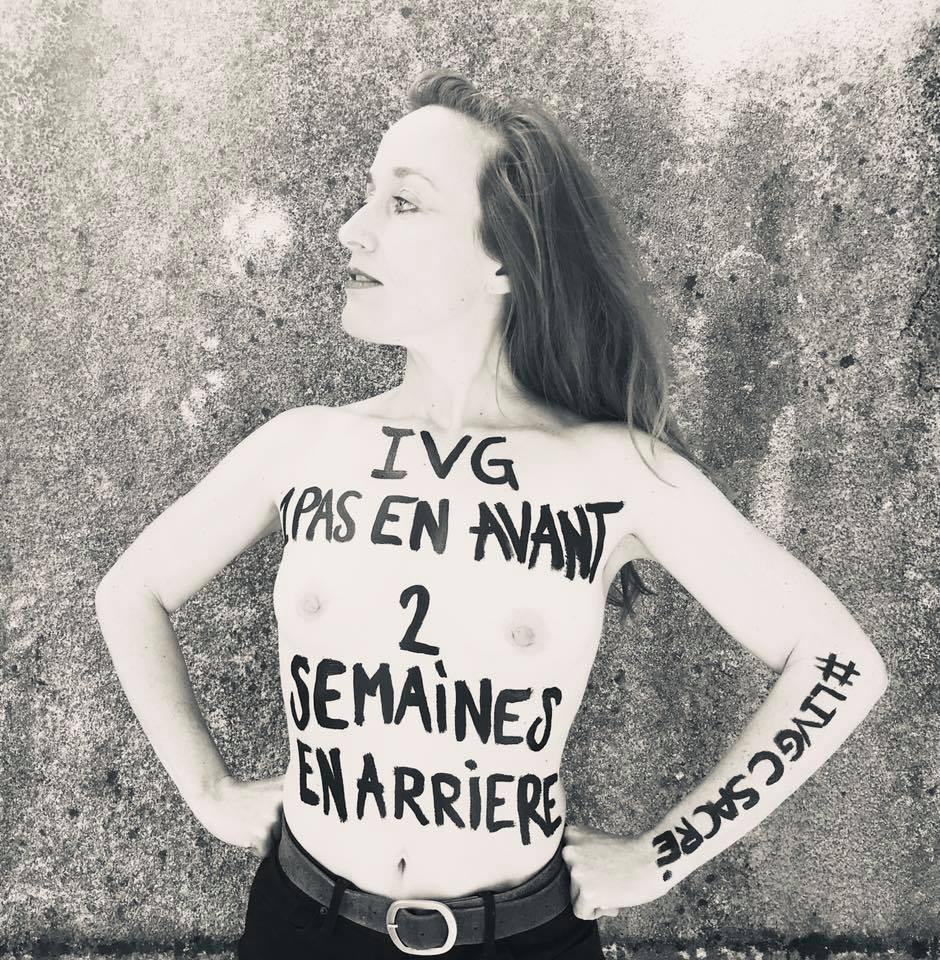 Avec l'accord d'Agnès Buzin, la droite obtient d'annuler la décision d'allonger de deux semaines la période où l'IVG est légale 
