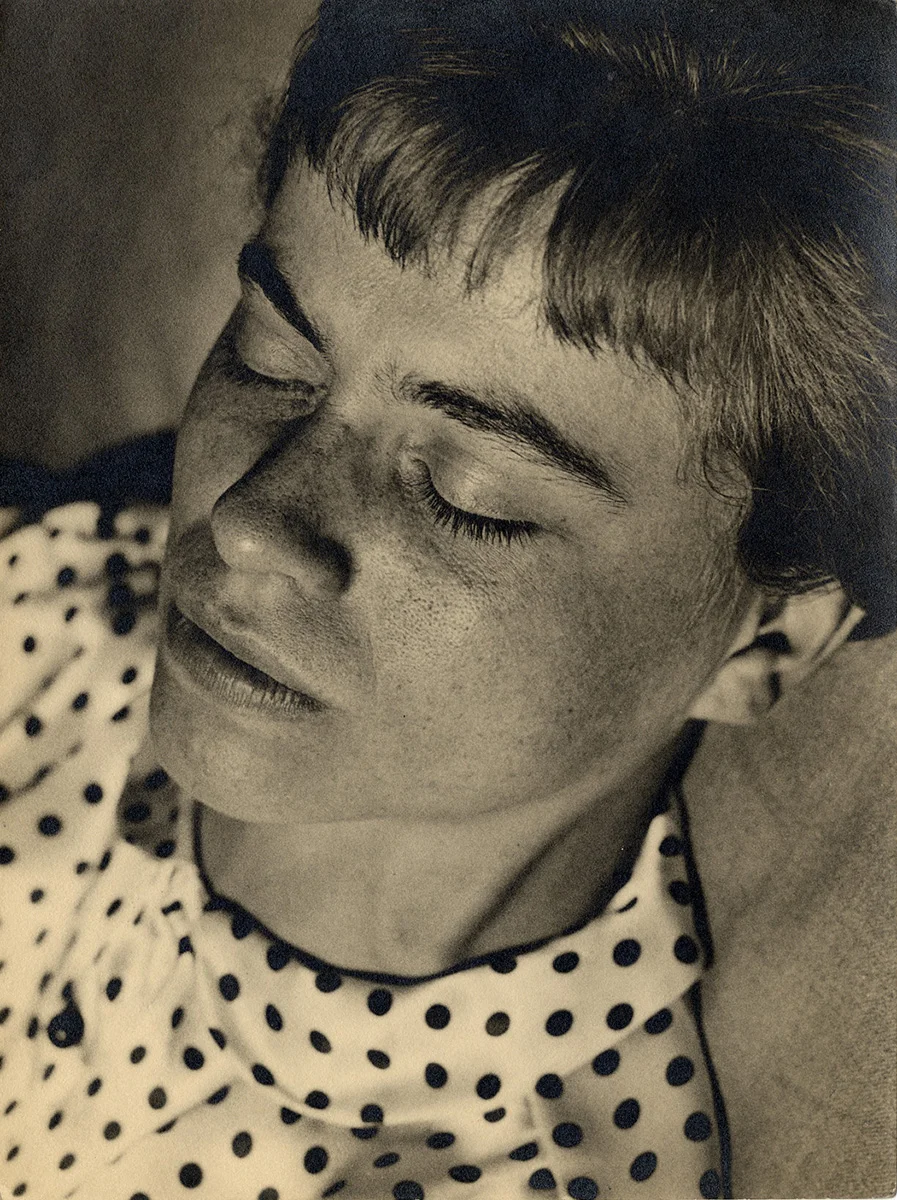 Elfriede Stegemeyer : Self Portrait. Courtesy Galerie Julian Sander . Exposition „Schule des Sehens“ (École de la Vision” à Cologne, à l’occasion du centenaire du Bauhaus.