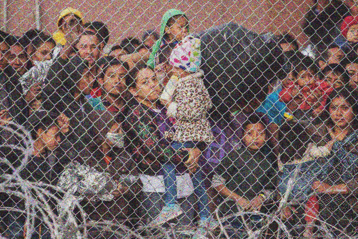 Mêlons-nous de ceux qui nous regardent. Détourner les yeux devant le sort fait aux migrants finira par détruire ce qui reste de générosité dans nos pays. Déjà, la solidarité est un crime…