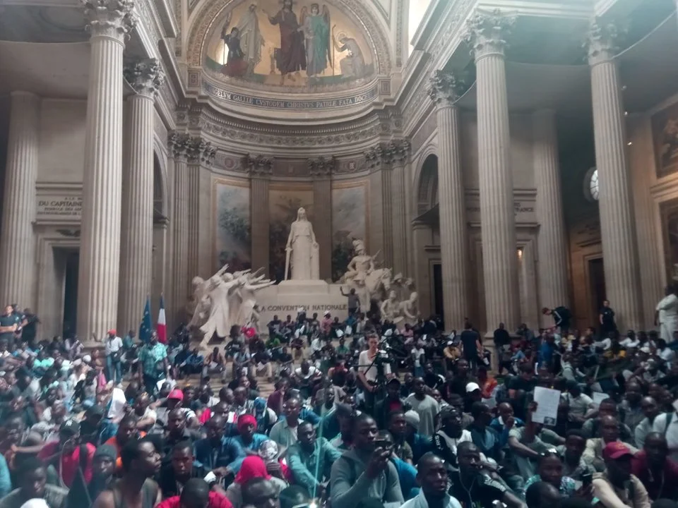 Photo via le Collectif La Chapelle Debout