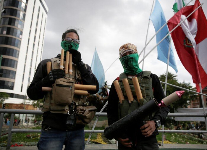 Membres de "Resistencia Juvenil Cochala", un groupe chasseurs d'Indiens du nord de Cochabamba. Photo Reuters