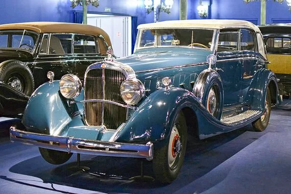 19/35 L'Homme-Sang voyage en Zeppelin et déjeune maigre