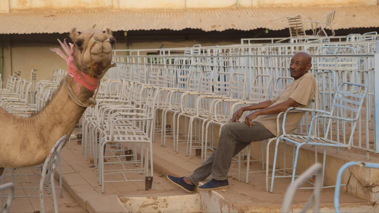 "Talking About Trees" (2019) de Suhaib Gasmelbari