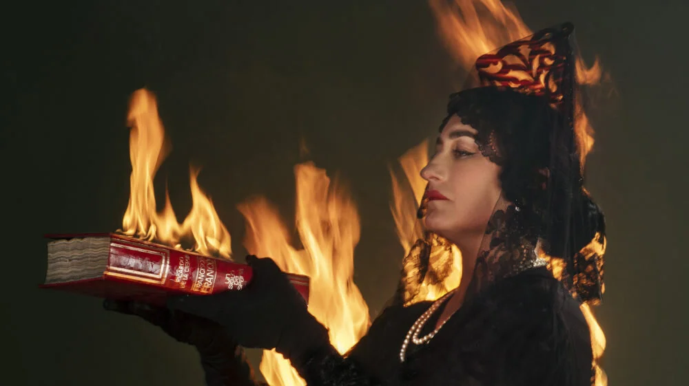 N’éteins pas mon feu, laisse-moi brûler par Pilar Albarracin
