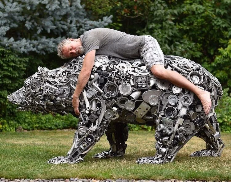 Adopter une statue à  taille réelle créée par Brian Mock