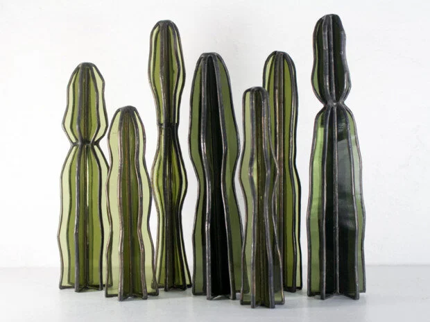 Avec les vitraux de Lesley Green, dans le monde il y a des cactus