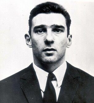 30/35 L'Homme-sang et ses racines…